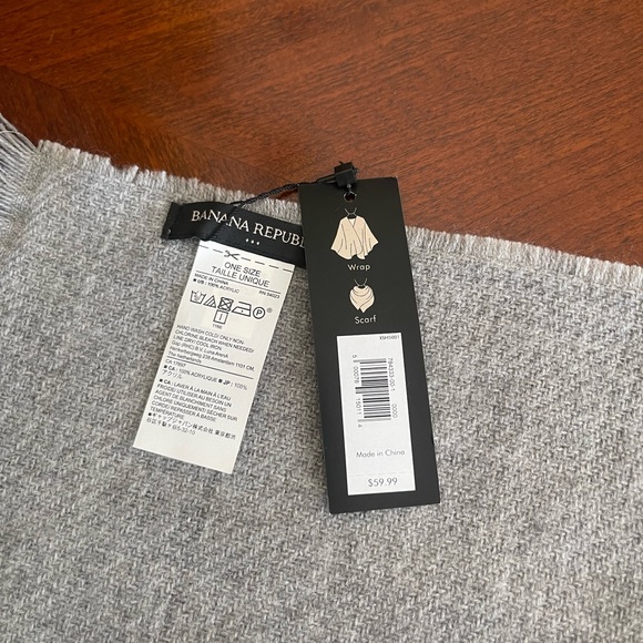 Banana Republic Factory Grey White Plaid Poncho NWT - Picture 8 of 8